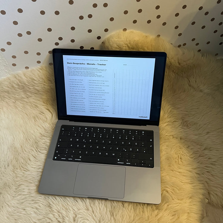 Kommunikationsguide Gesprächsgewohnheiten, die mir gut tun, Klassik-Variante, Tracker auf MacBook geöffnet auf Fell