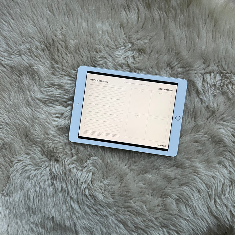 Kommunikationsguide Gesprächsgewohnheiten, die mir gut tun, Klassik-Variante, iPad auf Fell liegend