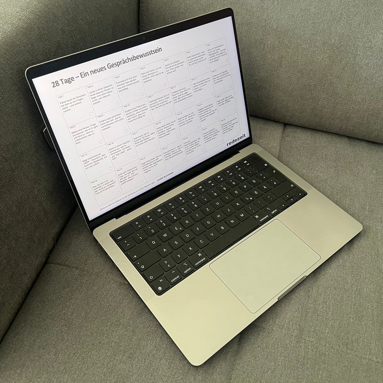 Workbook 28 Tage Klassik Edition auf Notebook seitlich