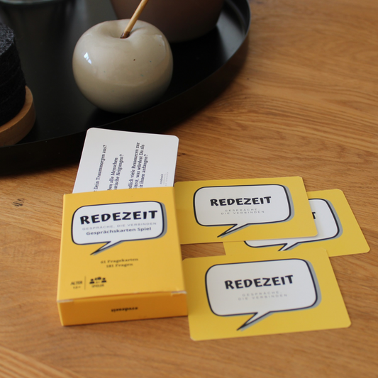 redezeit Klassik Edition Verpackung und Karten auf Tisch