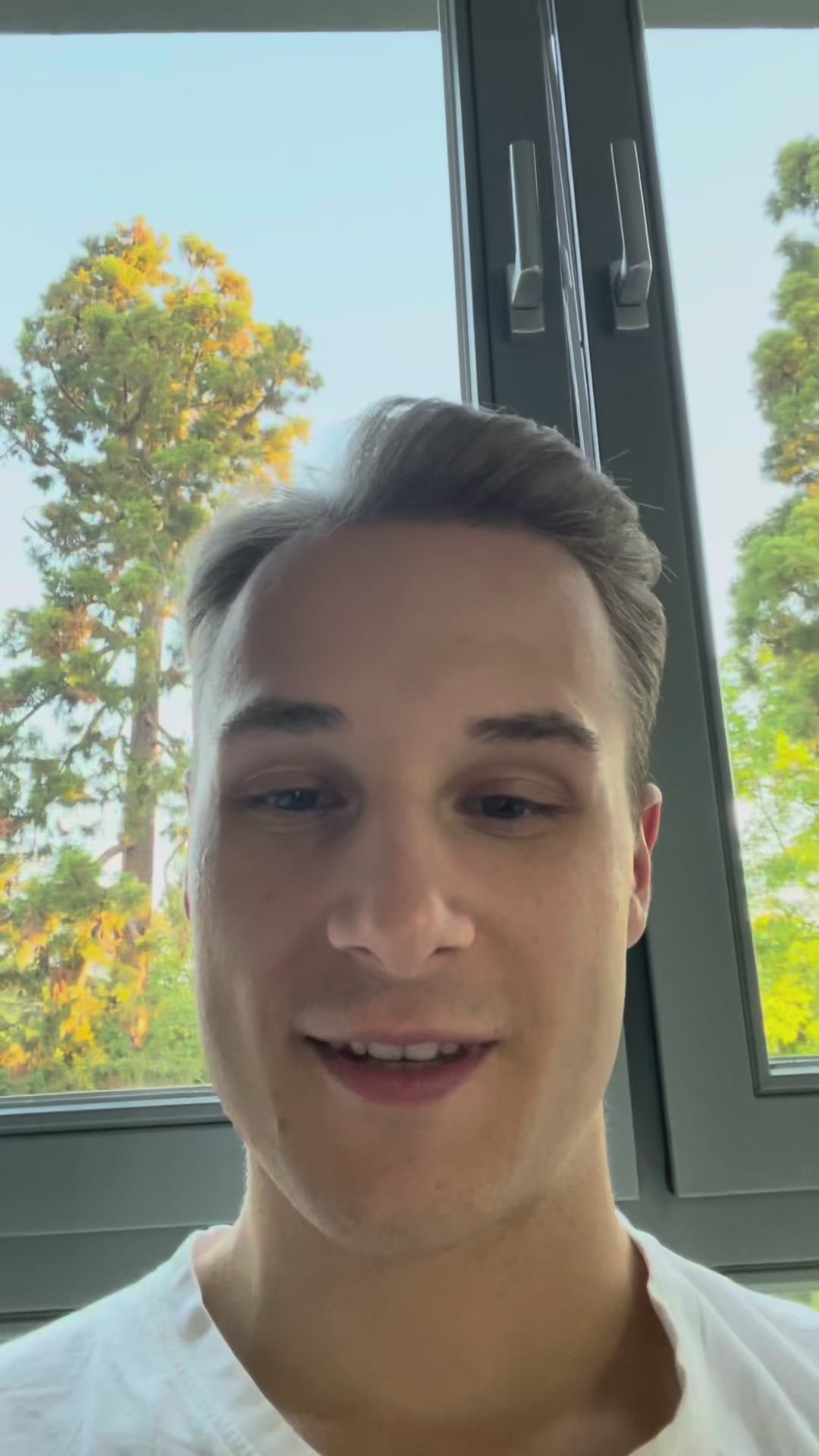 Jannis berichtet von seinen Erlebnissen mit den redezeit Gesprächskarten